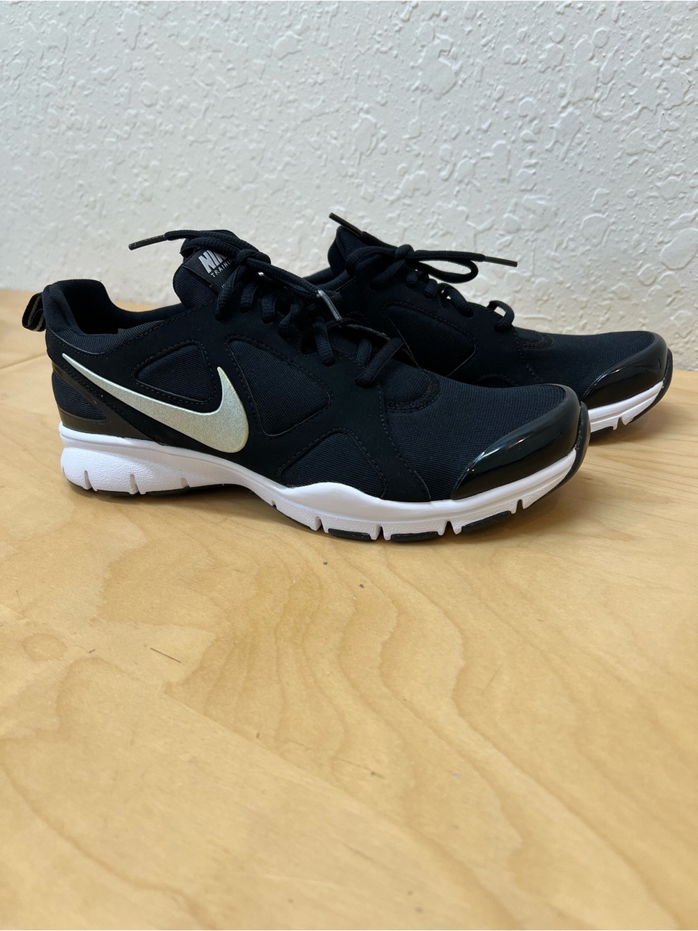 Nike training in season TR2 Sneakers size 9.5 black with white sole.